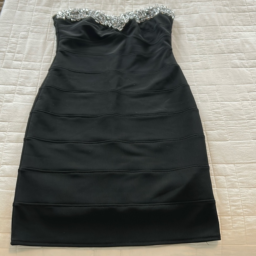 Forever 21 body con black strapless dress with beating
